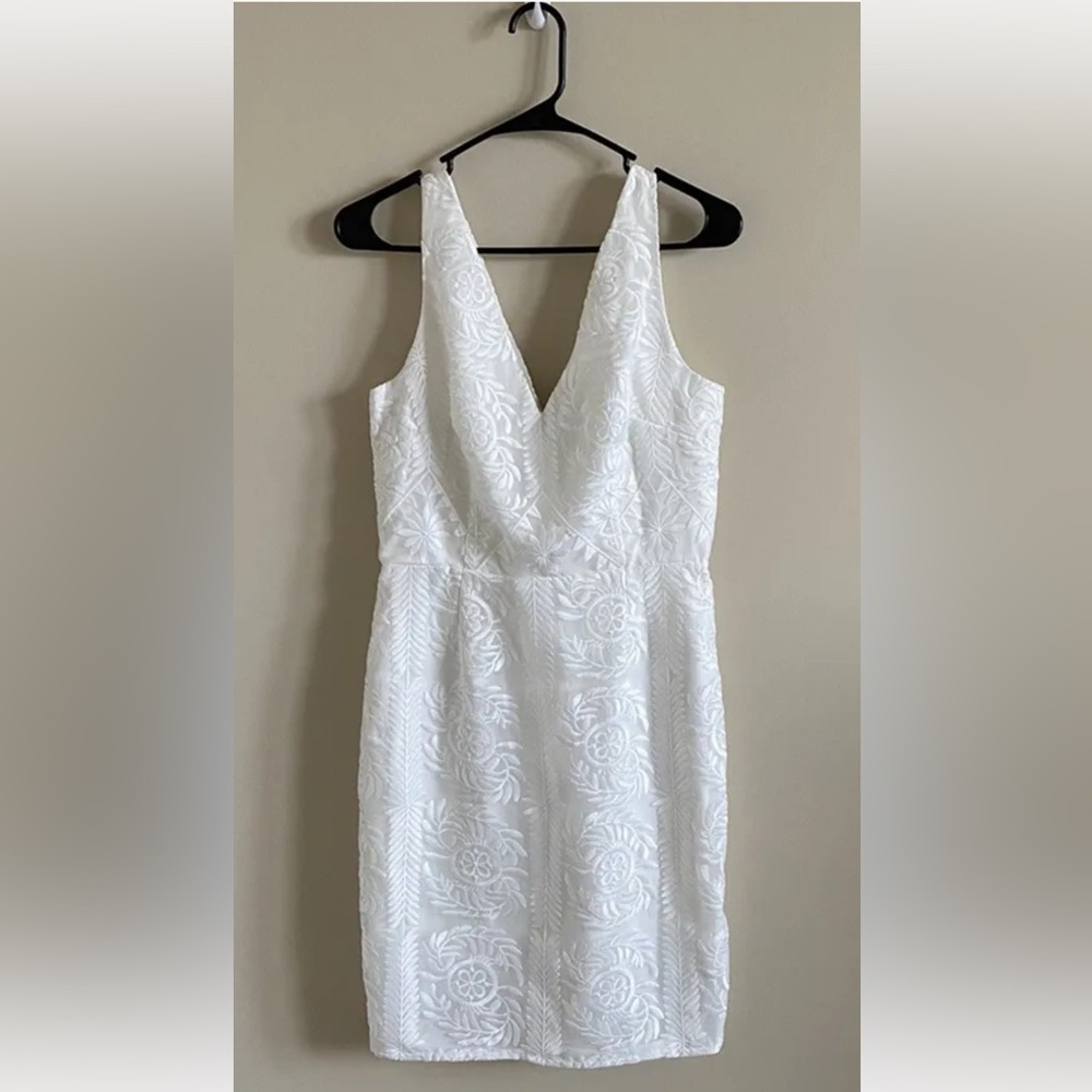Finders Keepers Women’s White Embroidered V-Neck Mini Dress Size Medium